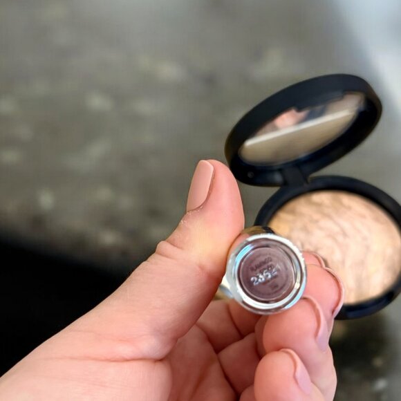 Laura Geller Makeup Bundle Lipstick & Baked Balance-n-Brighten Foundation Tan - Picture 3 of 9